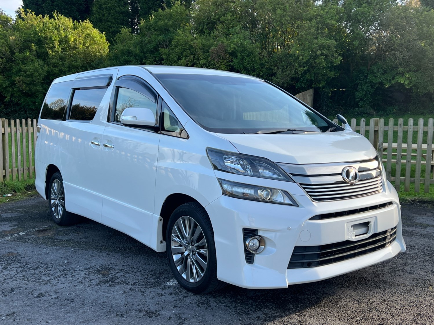 Toyota Vellfire Listing Image