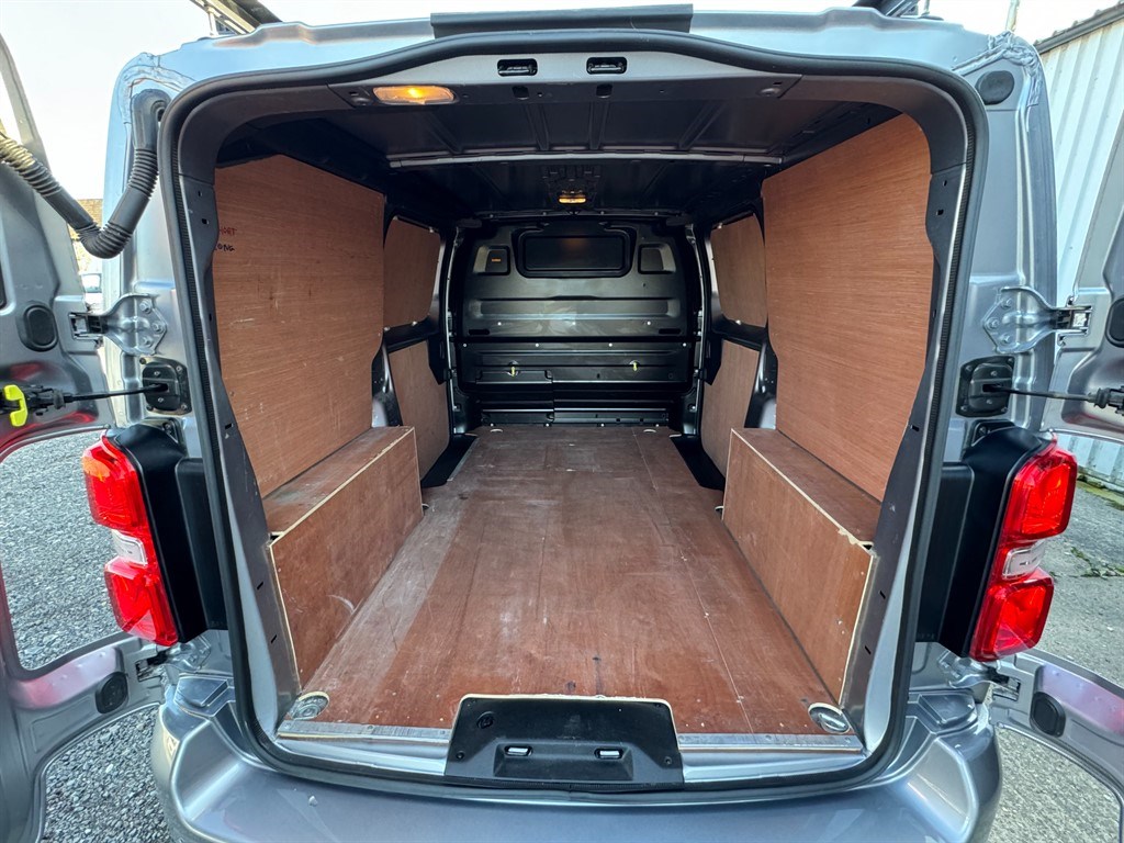 Vauxhall Vivaro Listing Image