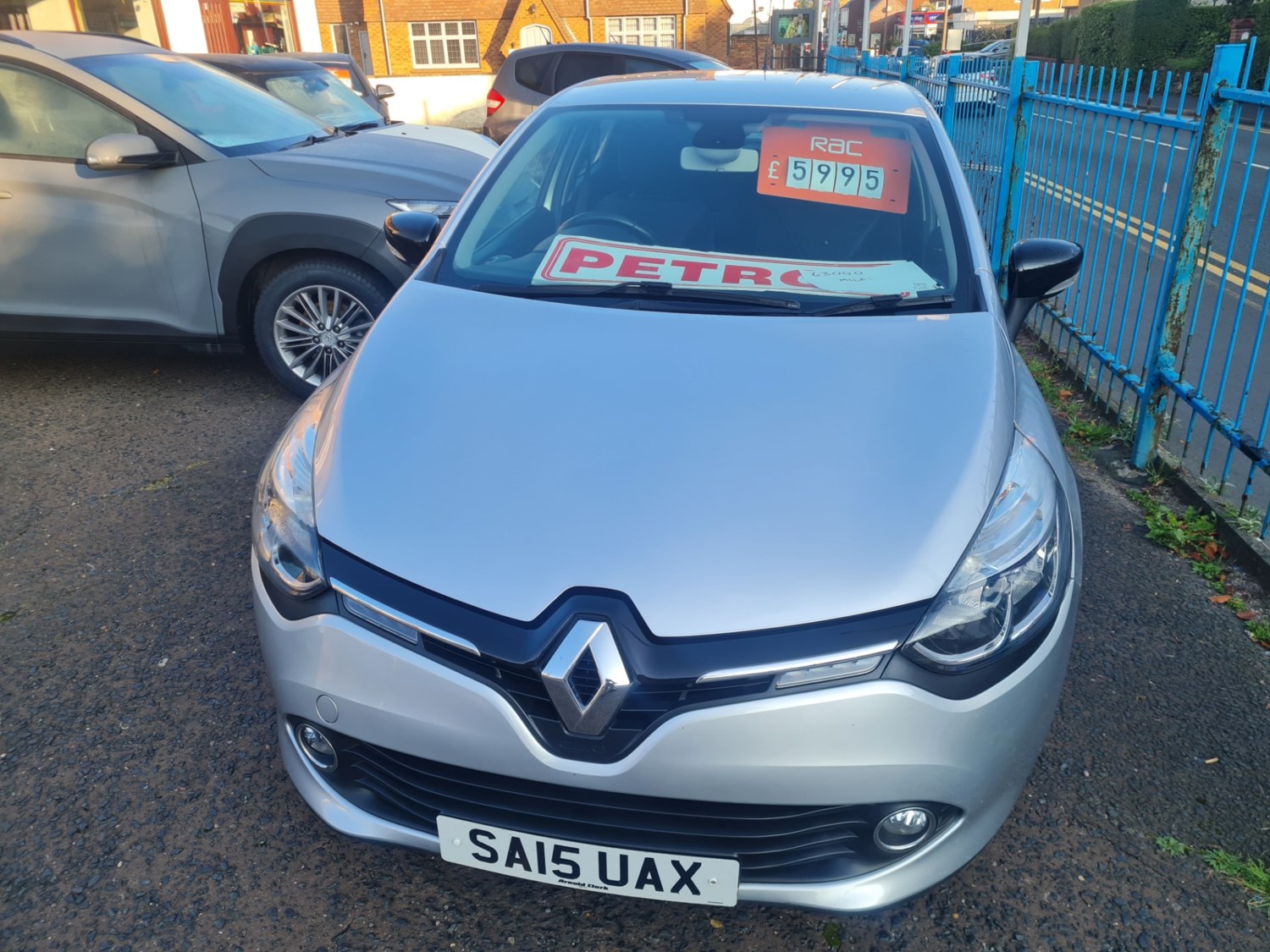 Renault Clio Listing Image