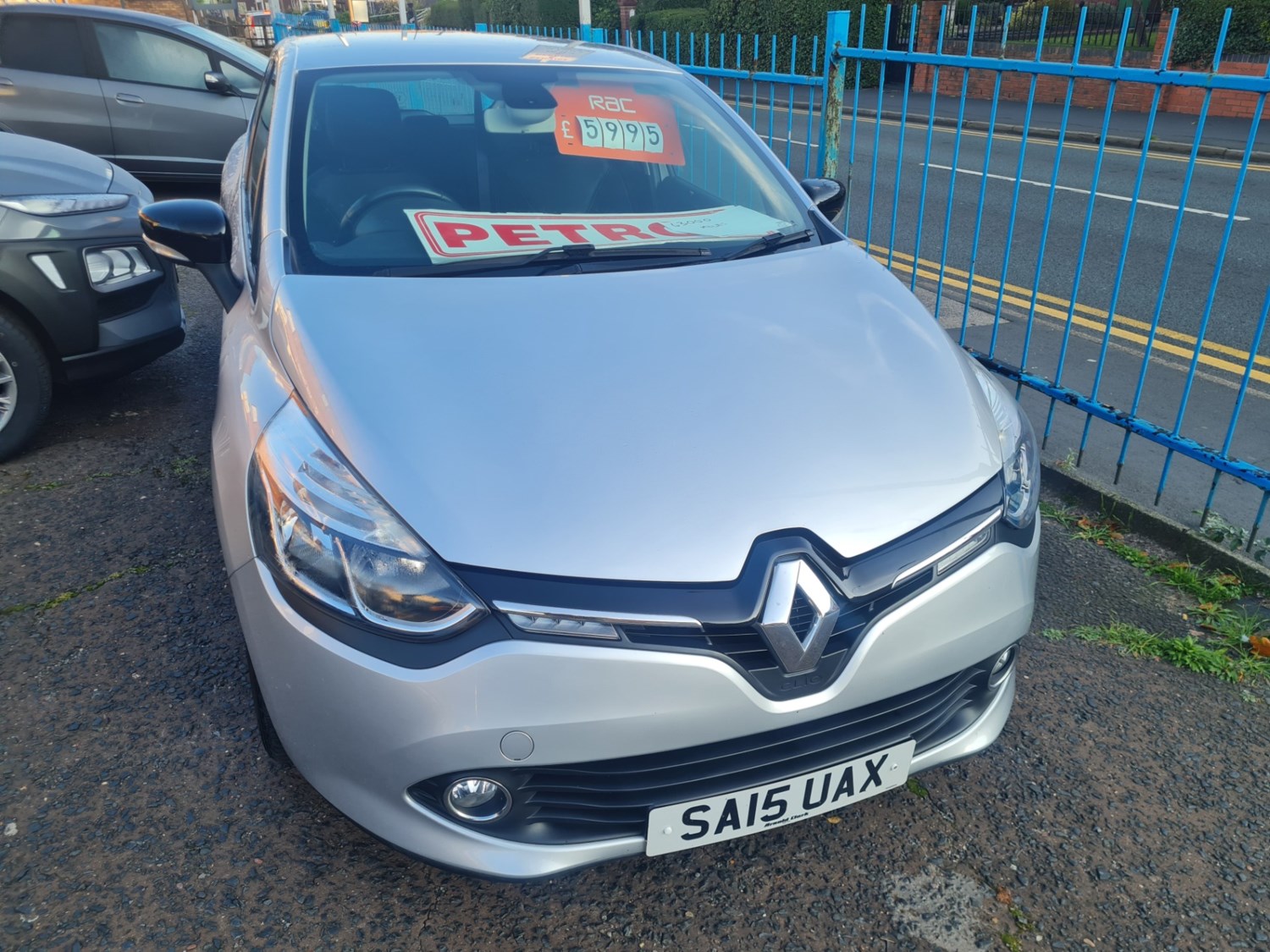 Renault Clio Listing Image