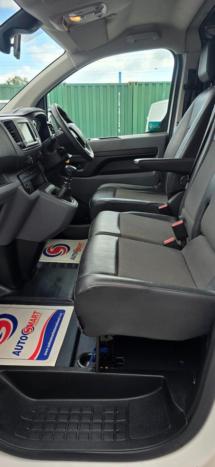 Vauxhall Vivaro Listing Image