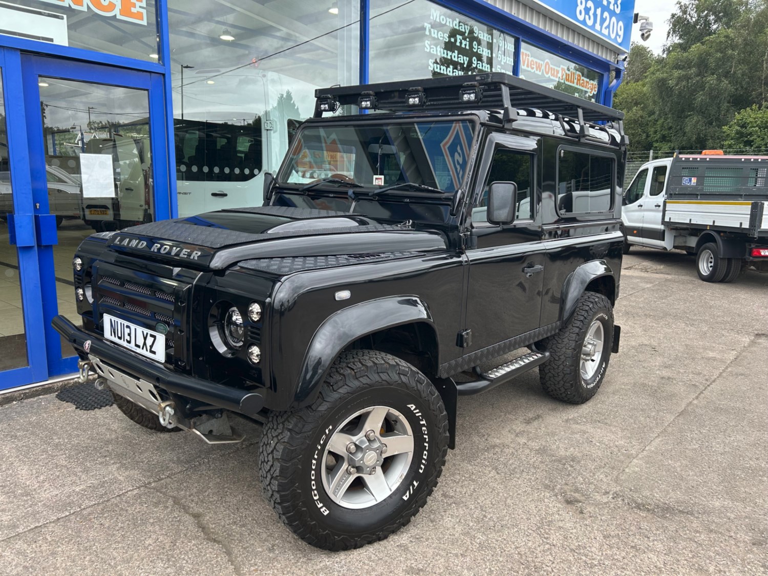 Land Rover Defender Listing Image