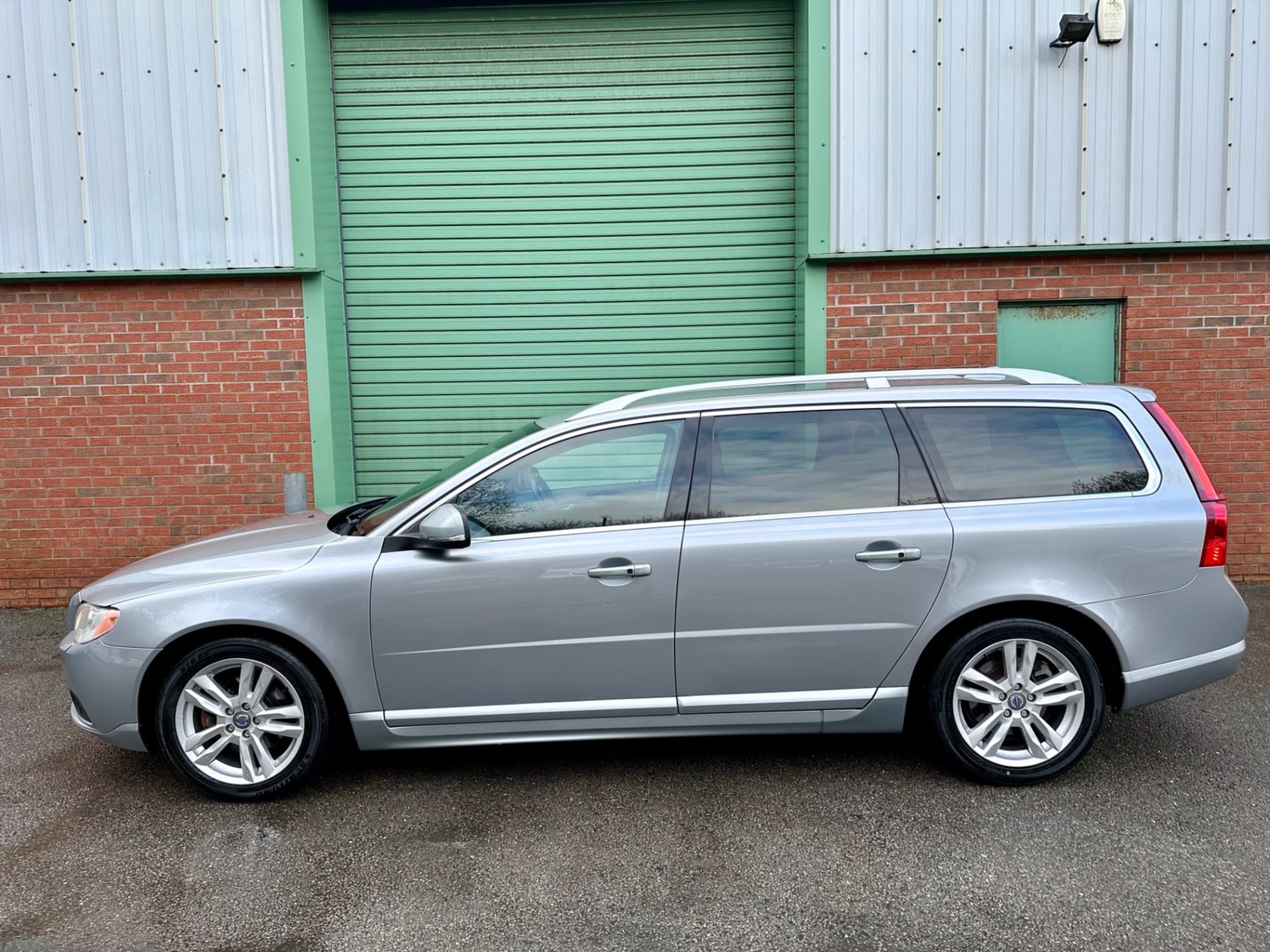 Volvo V70 Listing Image