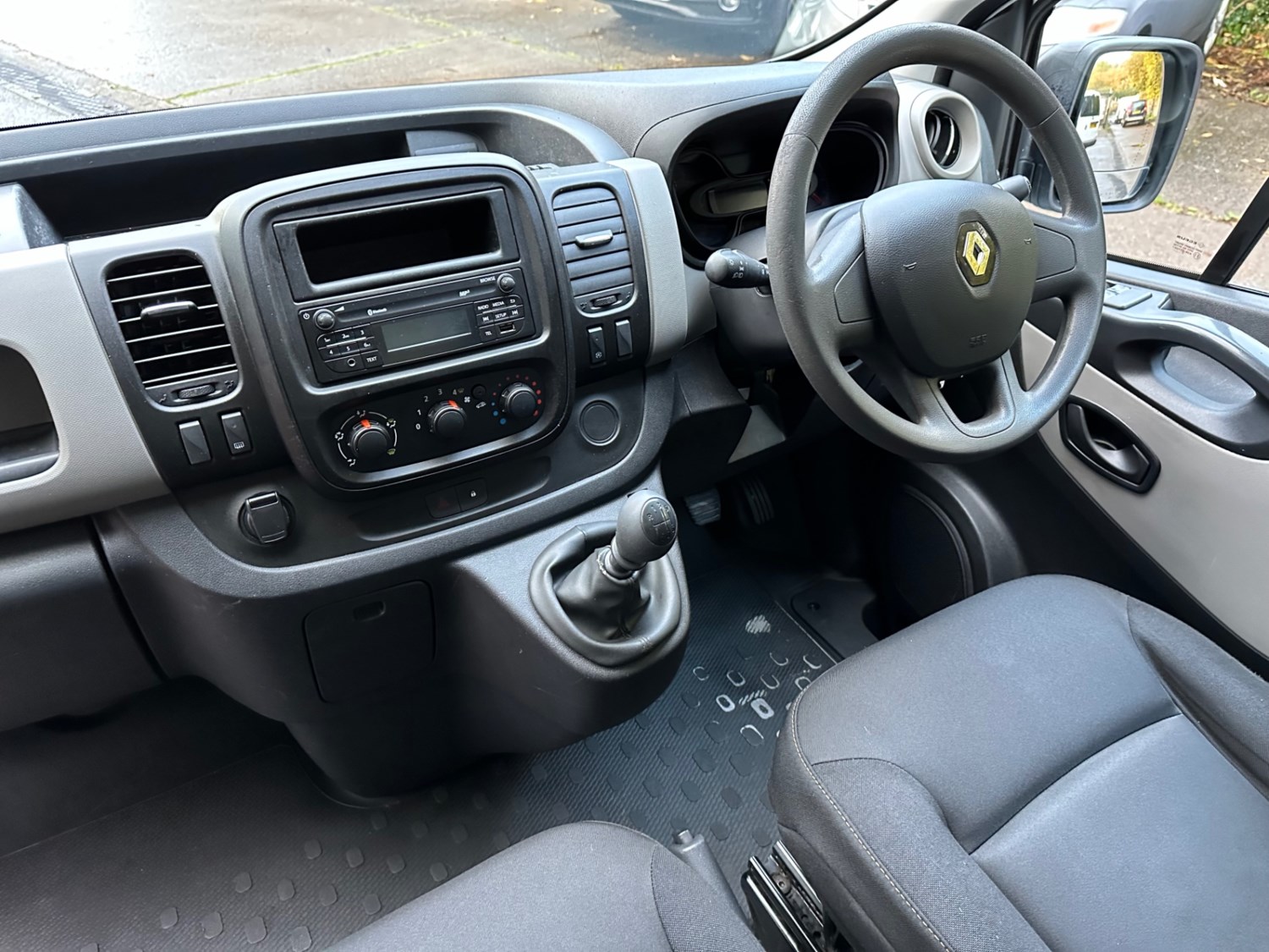 Renault Trafic Listing Image