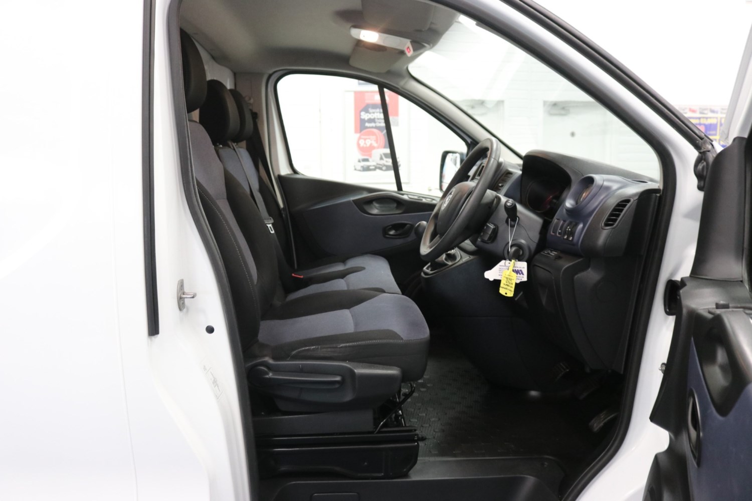 Vauxhall Vivaro Listing Image