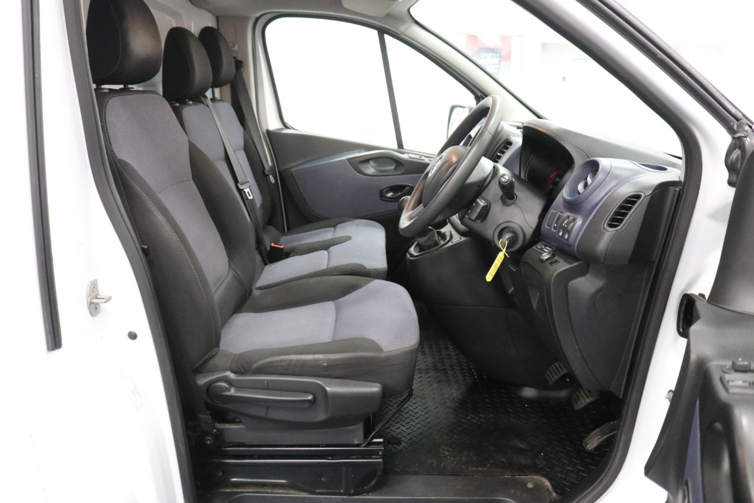 Vauxhall Vivaro Listing Image