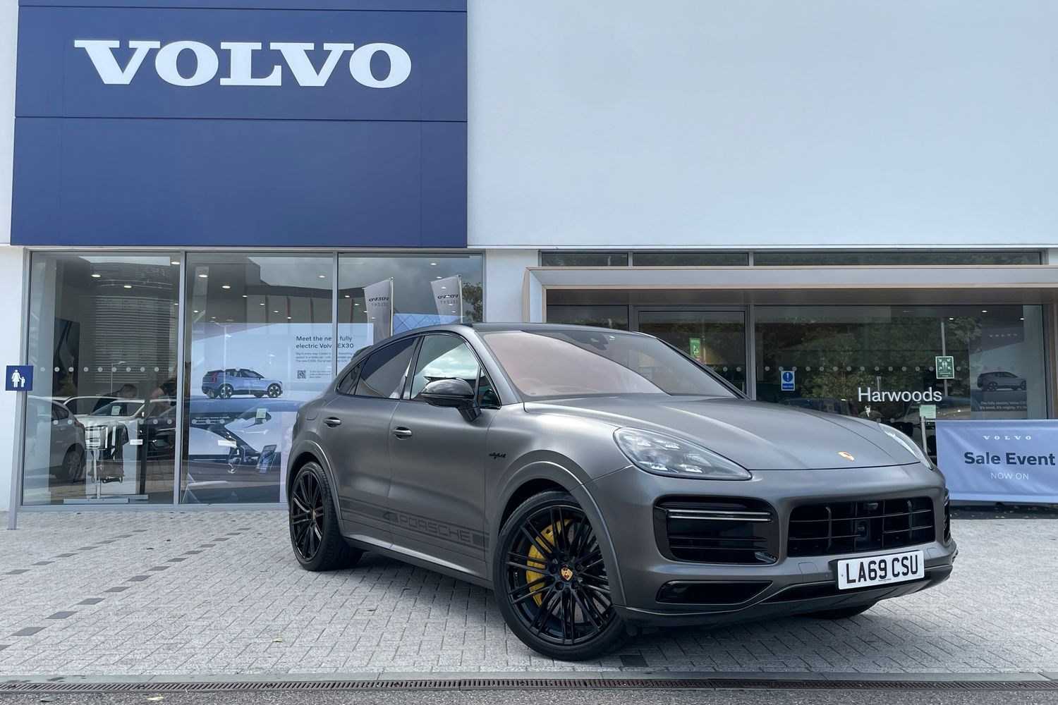 Porsche Cayenne Listing Image