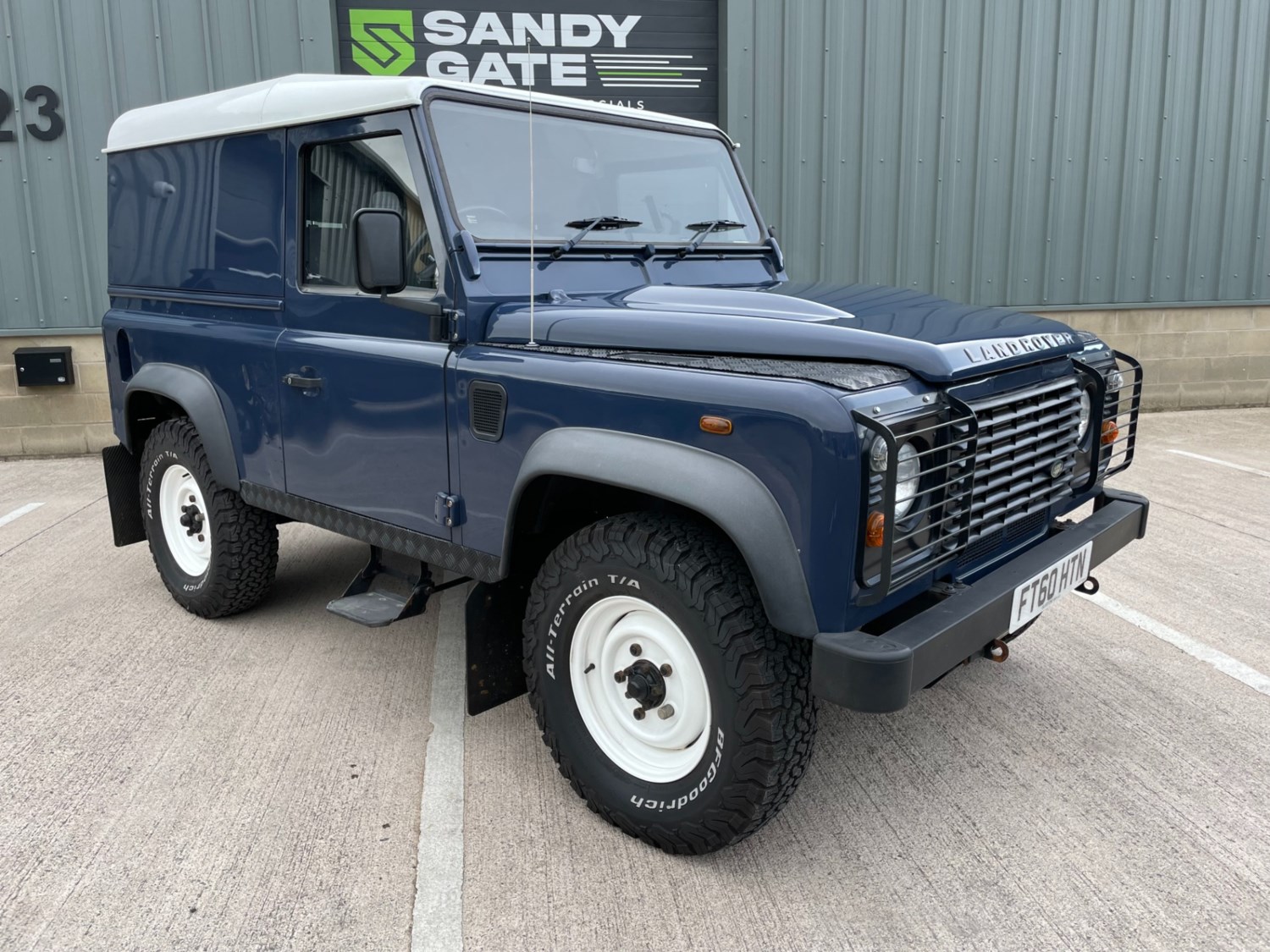 Land Rover Defender Listing Image