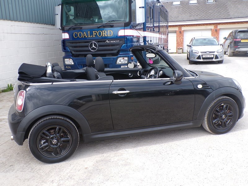 MINI Convertible Listing Image