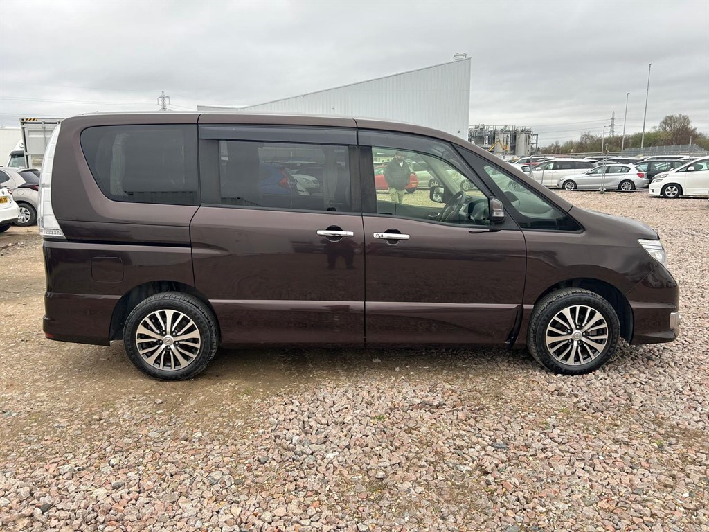 Nissan Serena Listing Image