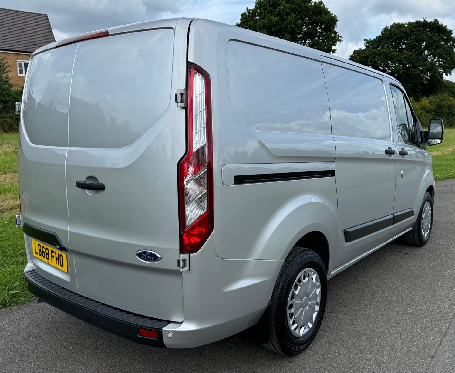 Ford Transit Custom Listing Image