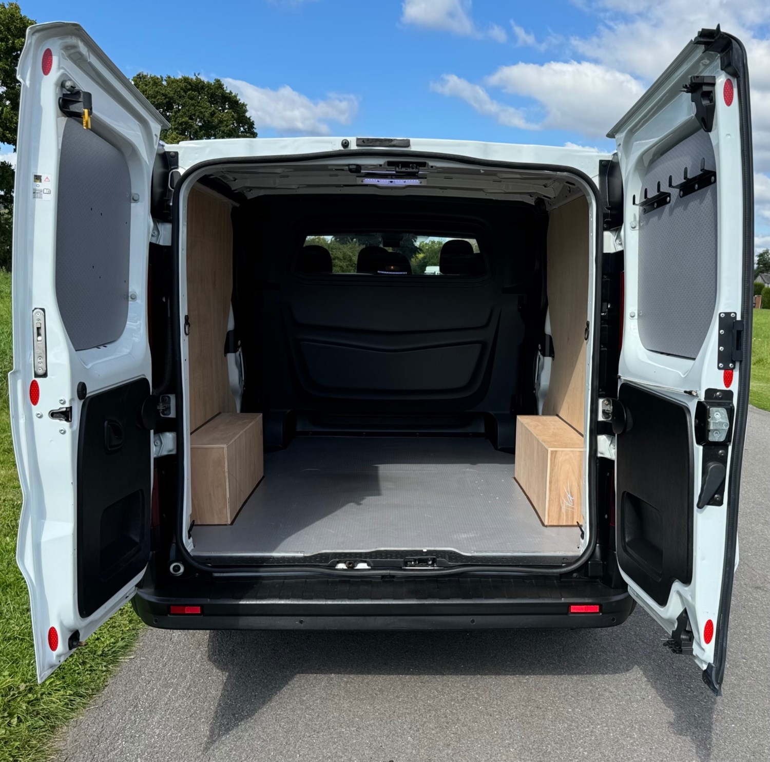 Vauxhall Vivaro Listing Image