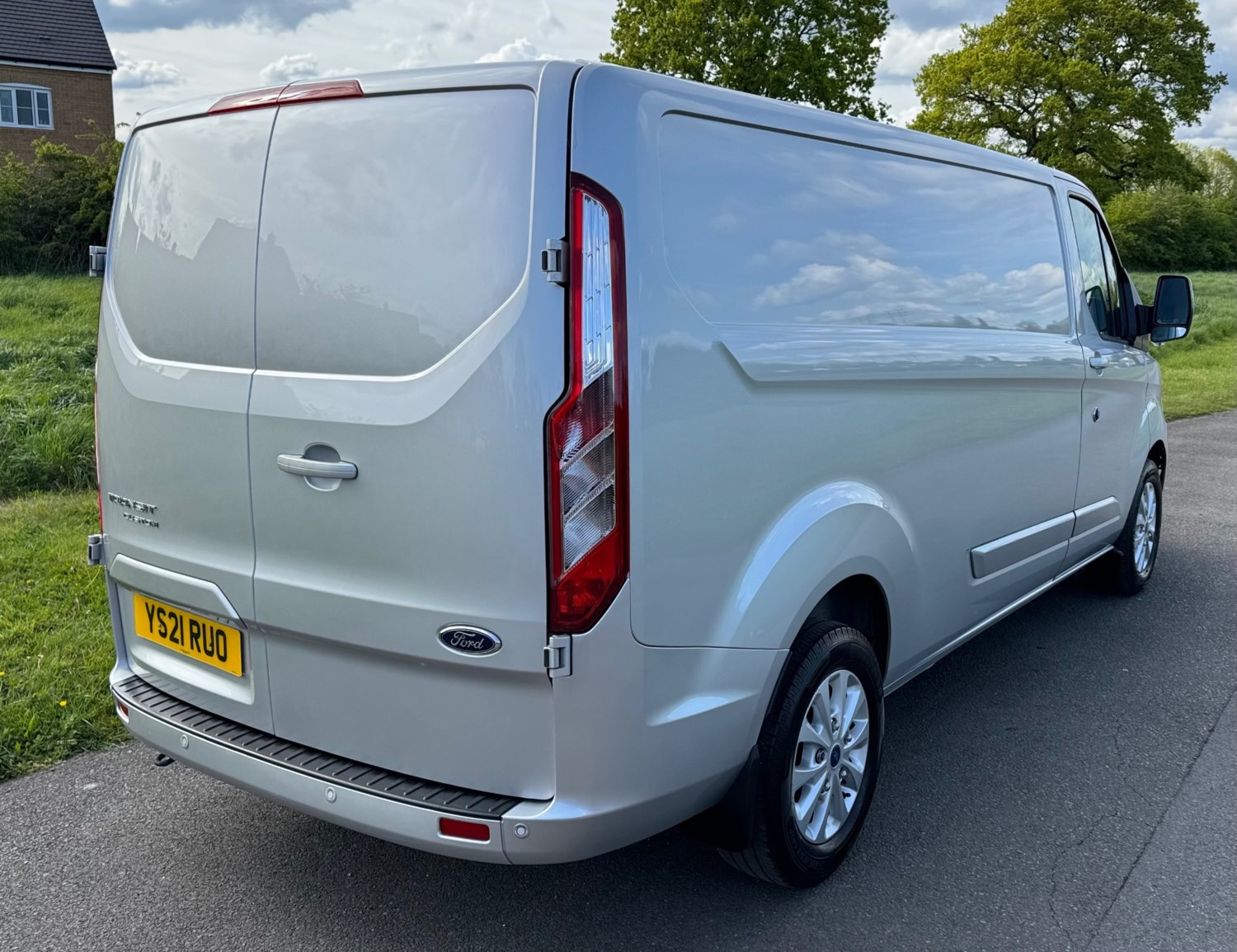 Ford Transit Custom Listing Image