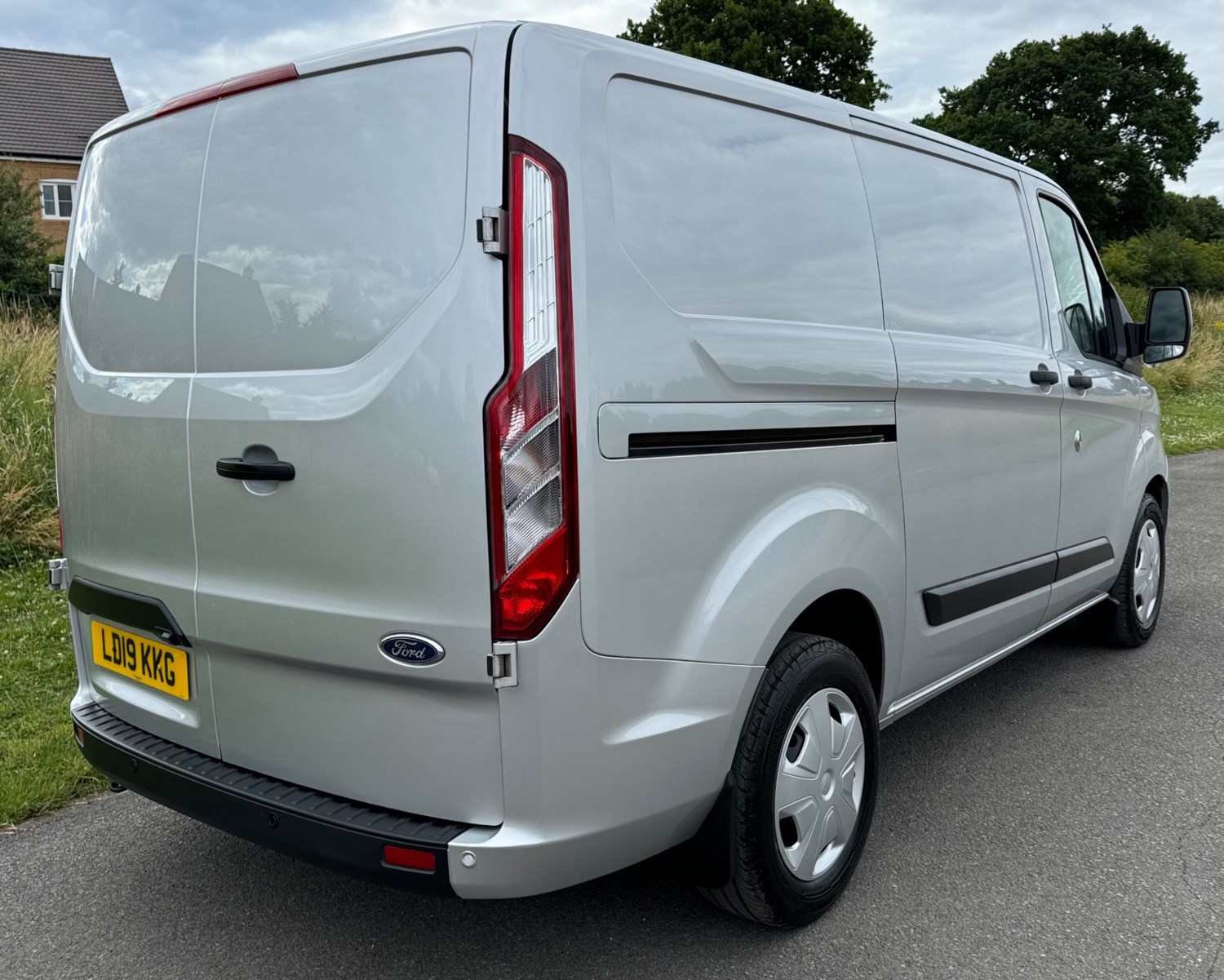 Ford Transit Custom Listing Image