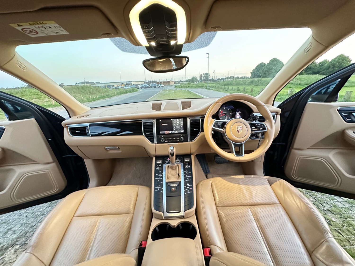 Porsche Macan Listing Image