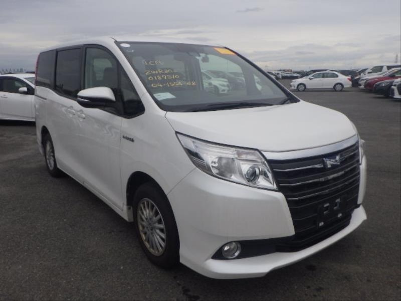 Toyota Noah Listing Image