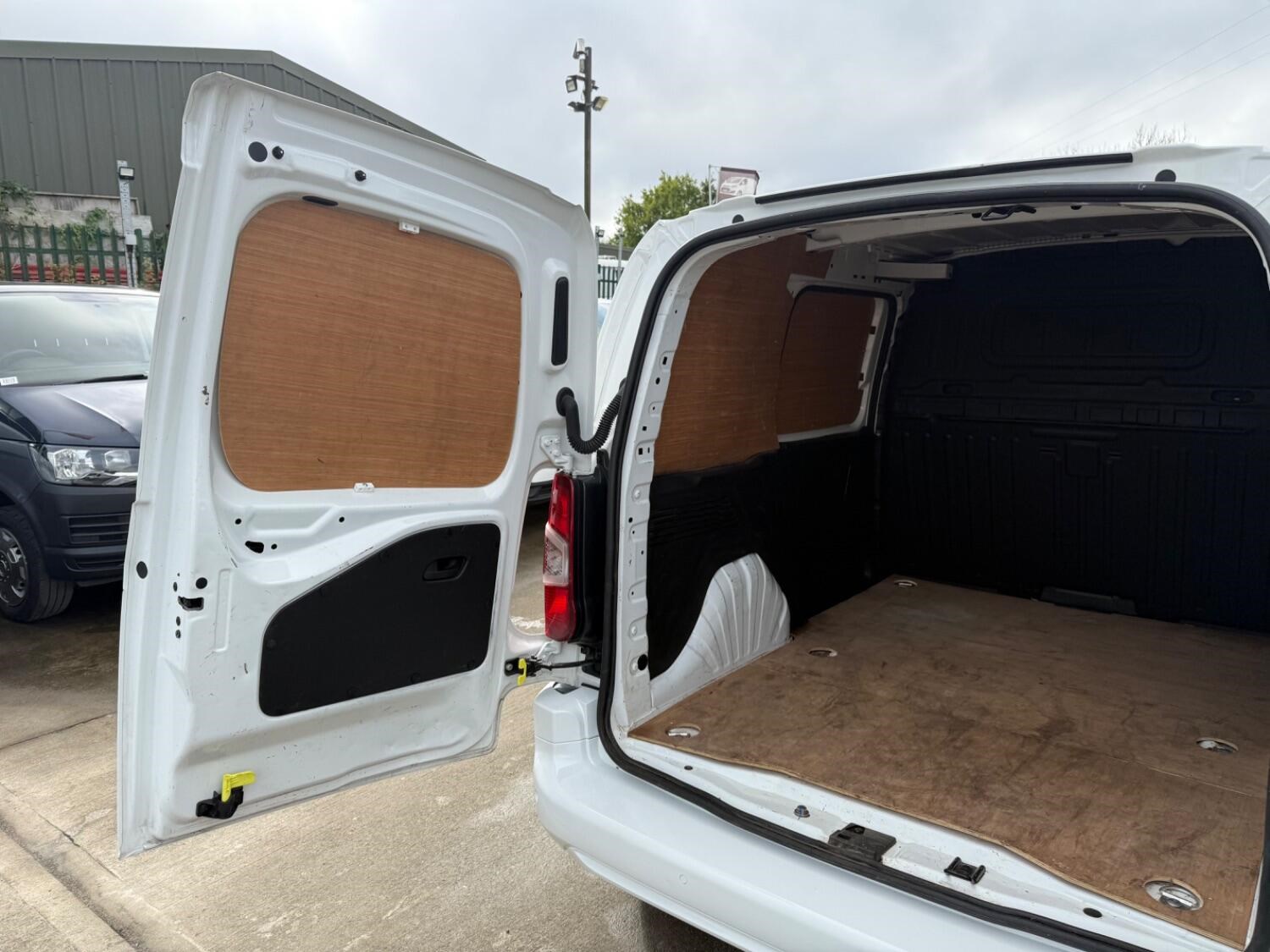 Vauxhall Combo Listing Image