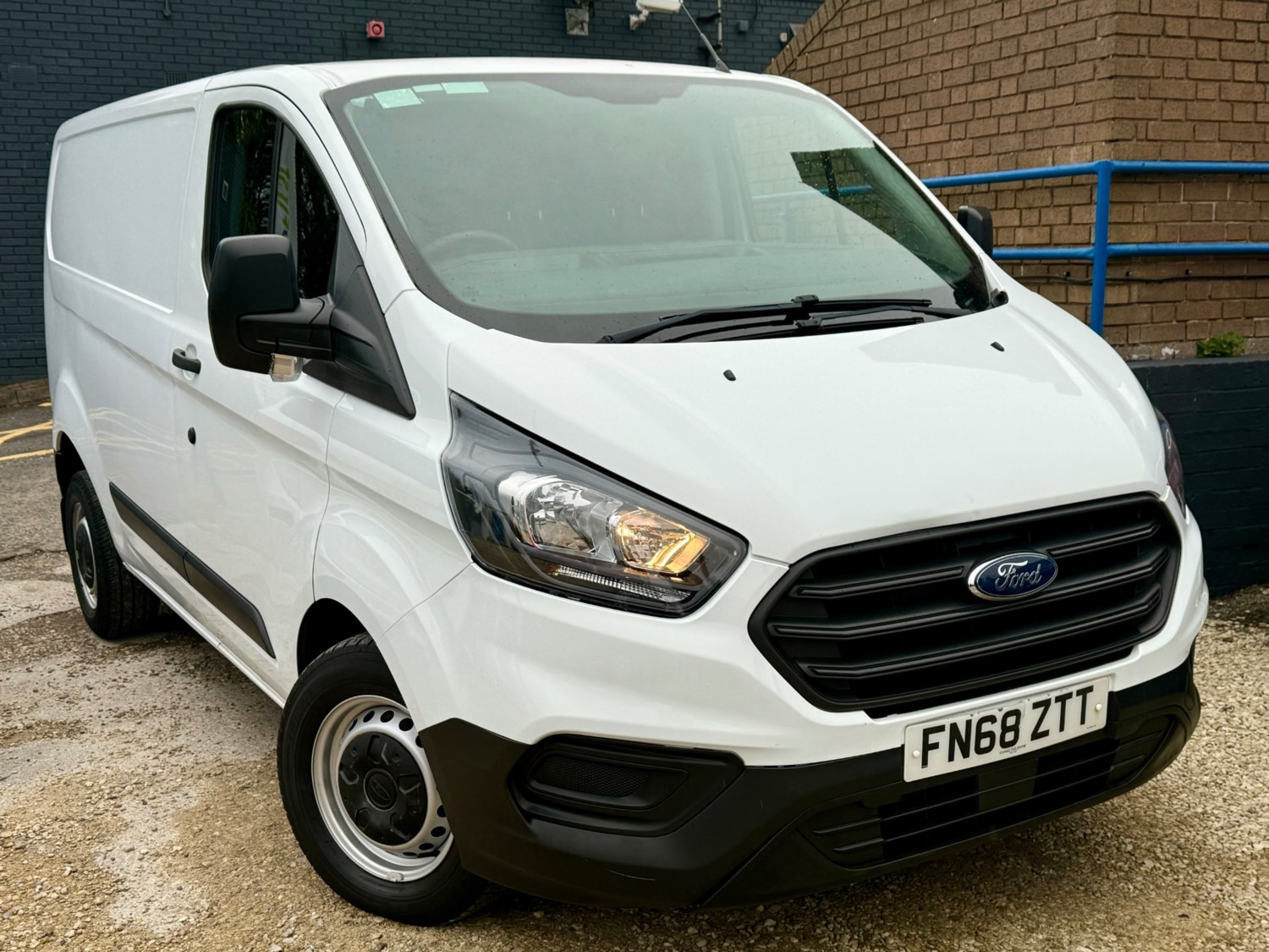 Ford Transit Custom Listing Image