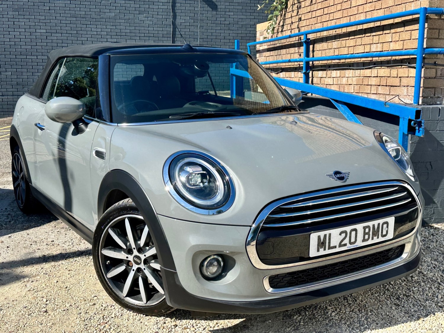 MINI Convertible Listing Image