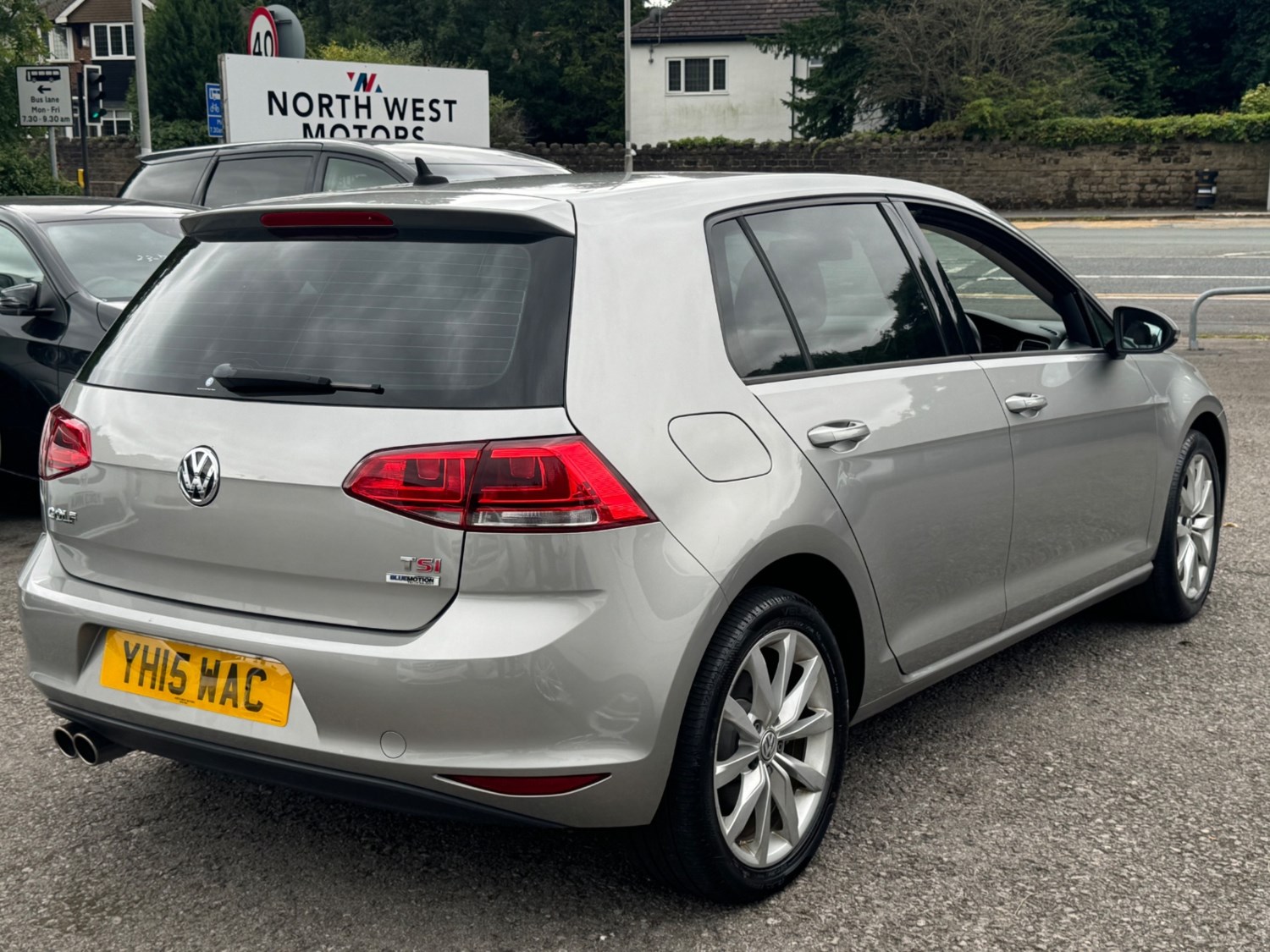 Volkswagen Golf Listing Image