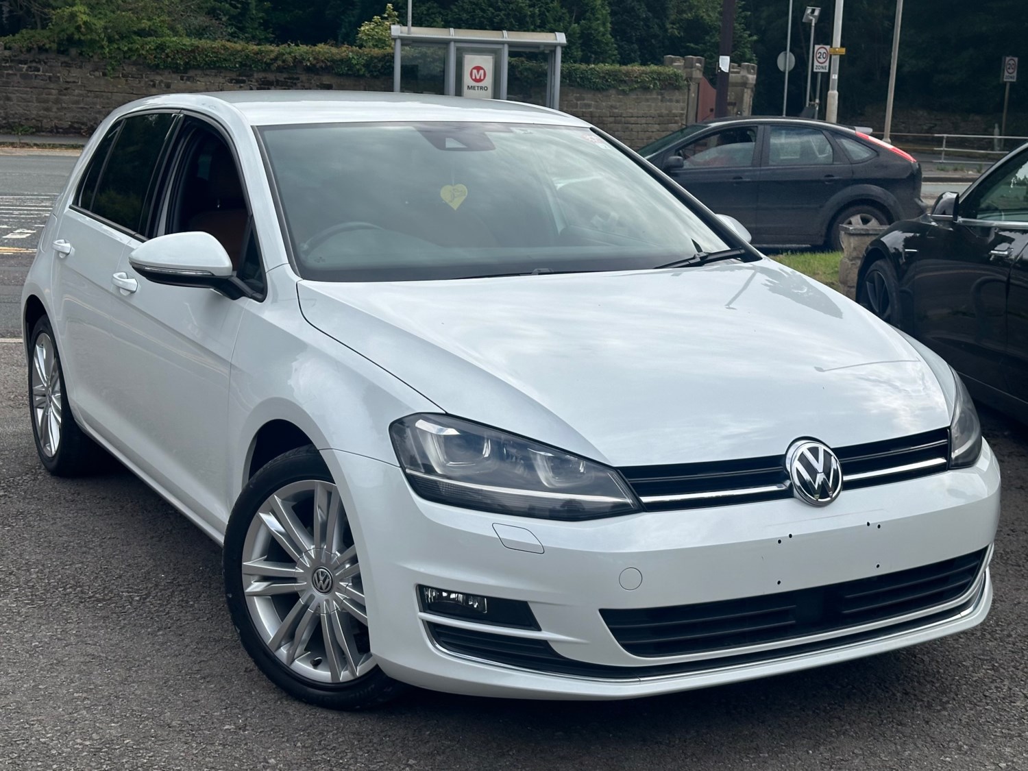 Volkswagen Golf Listing Image