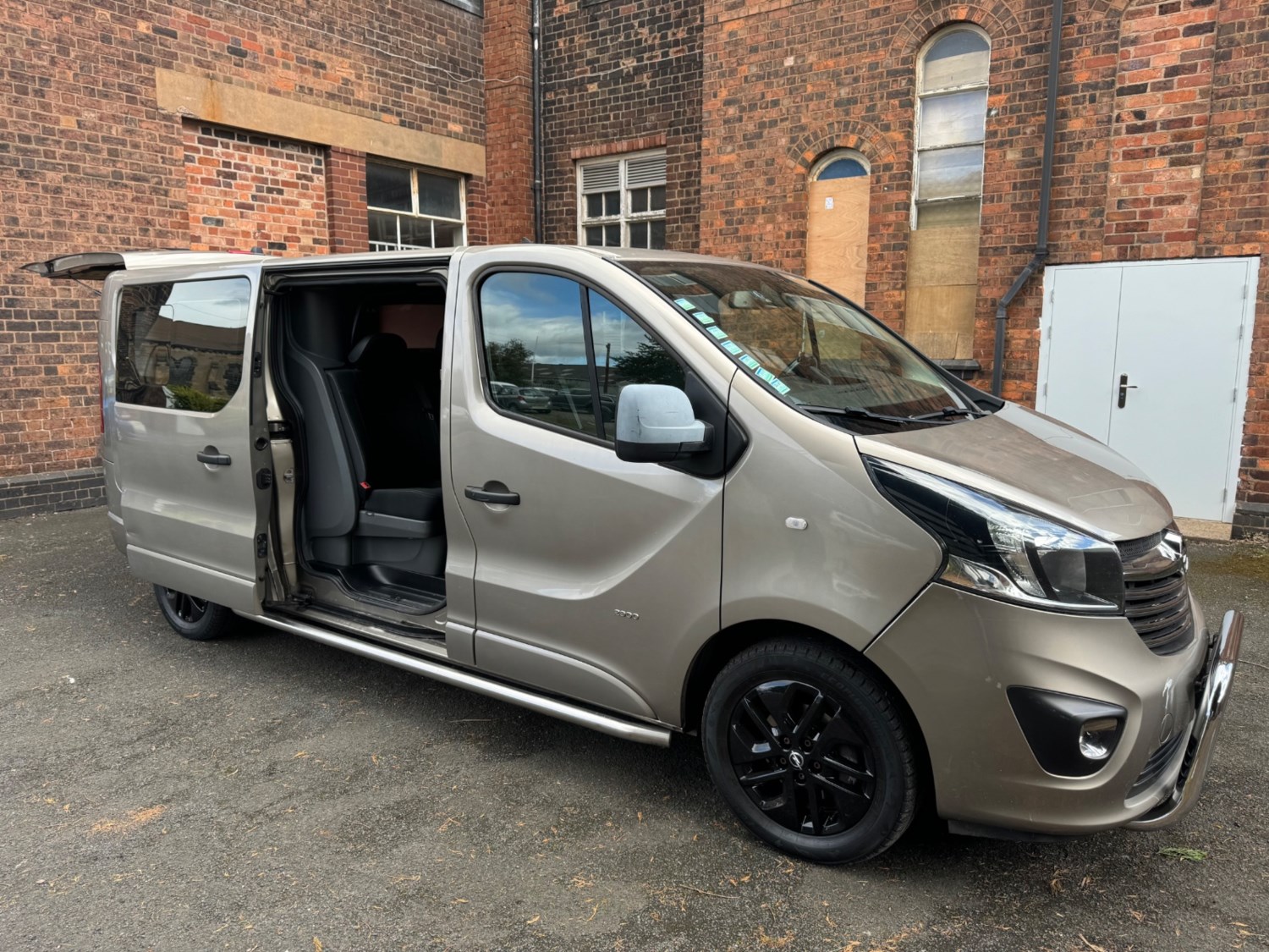 Vauxhall Vivaro Listing Image