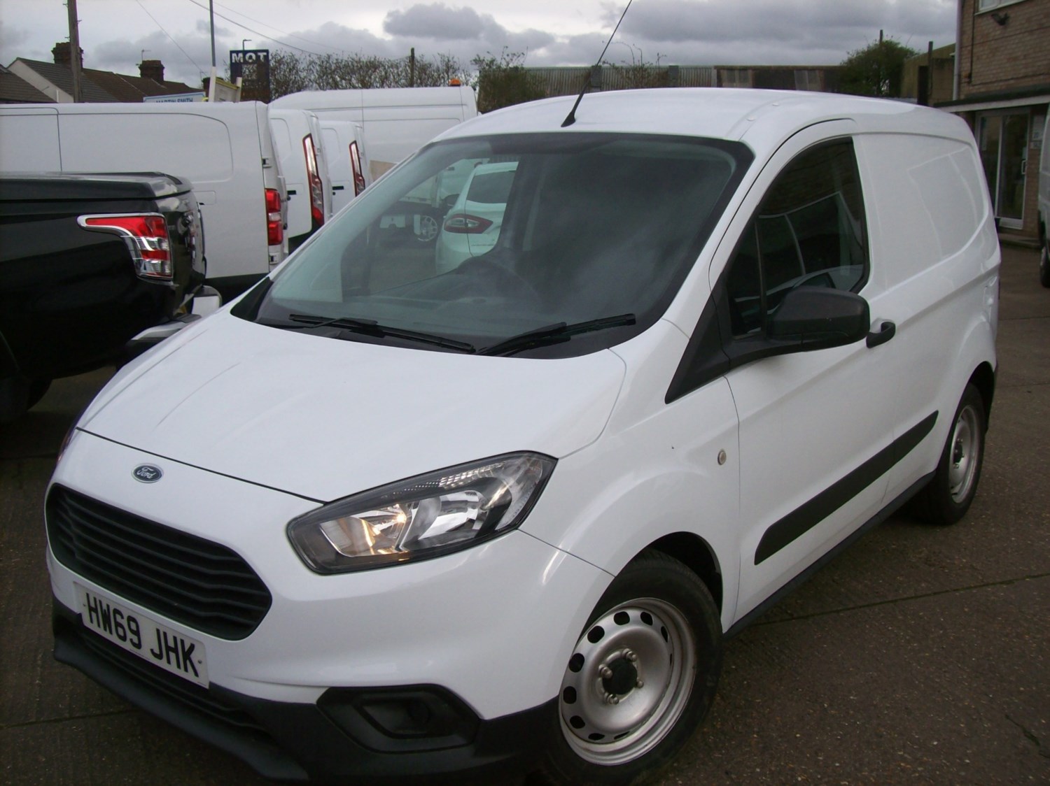 Ford Transit Courier Listing Image