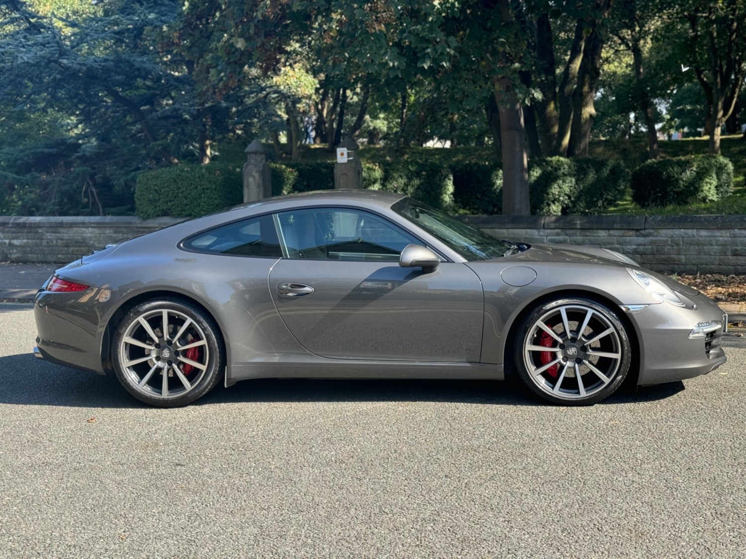 Porsche 911 Listing Image