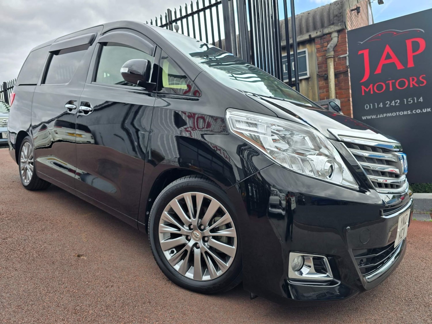 Toyota Alphard Listing Image