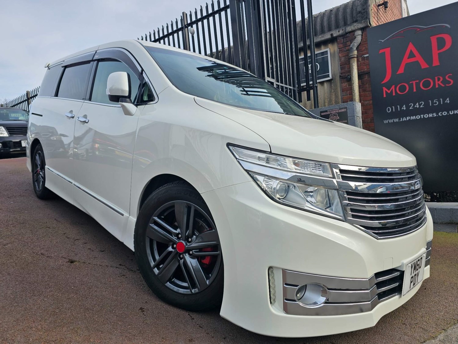 Nissan Elgrand Listing Image