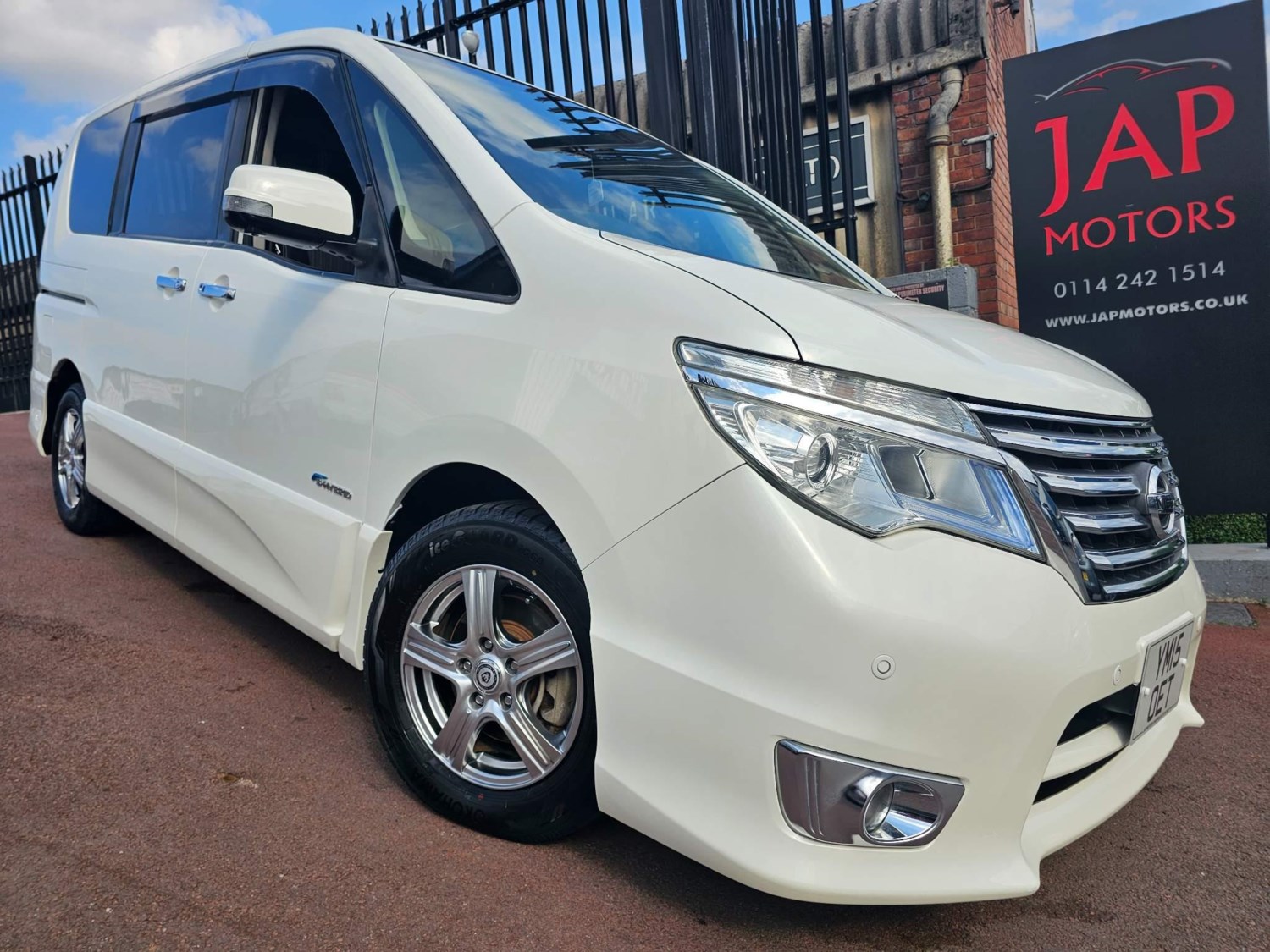 Nissan Serena Listing Image