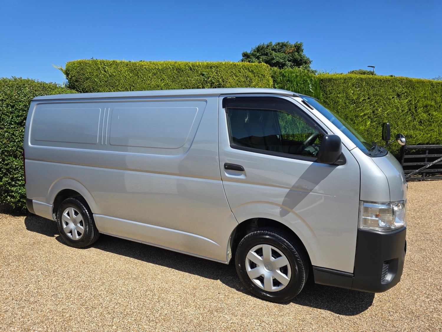 Toyota HiAce Listing Image