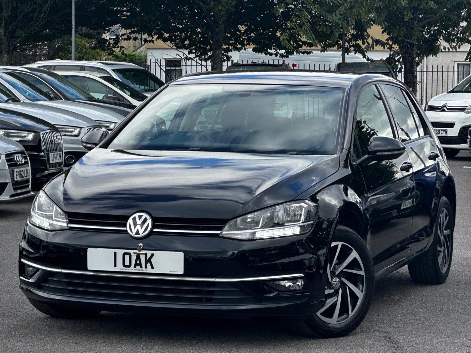 Volkswagen Golf Listing Image