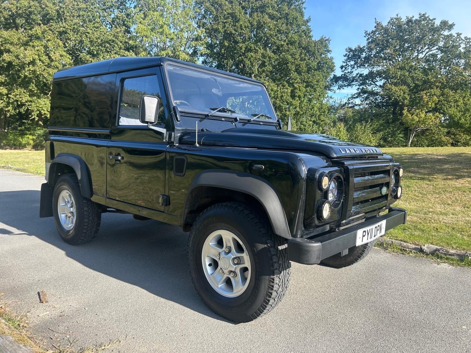 Land Rover Defender Listing Image