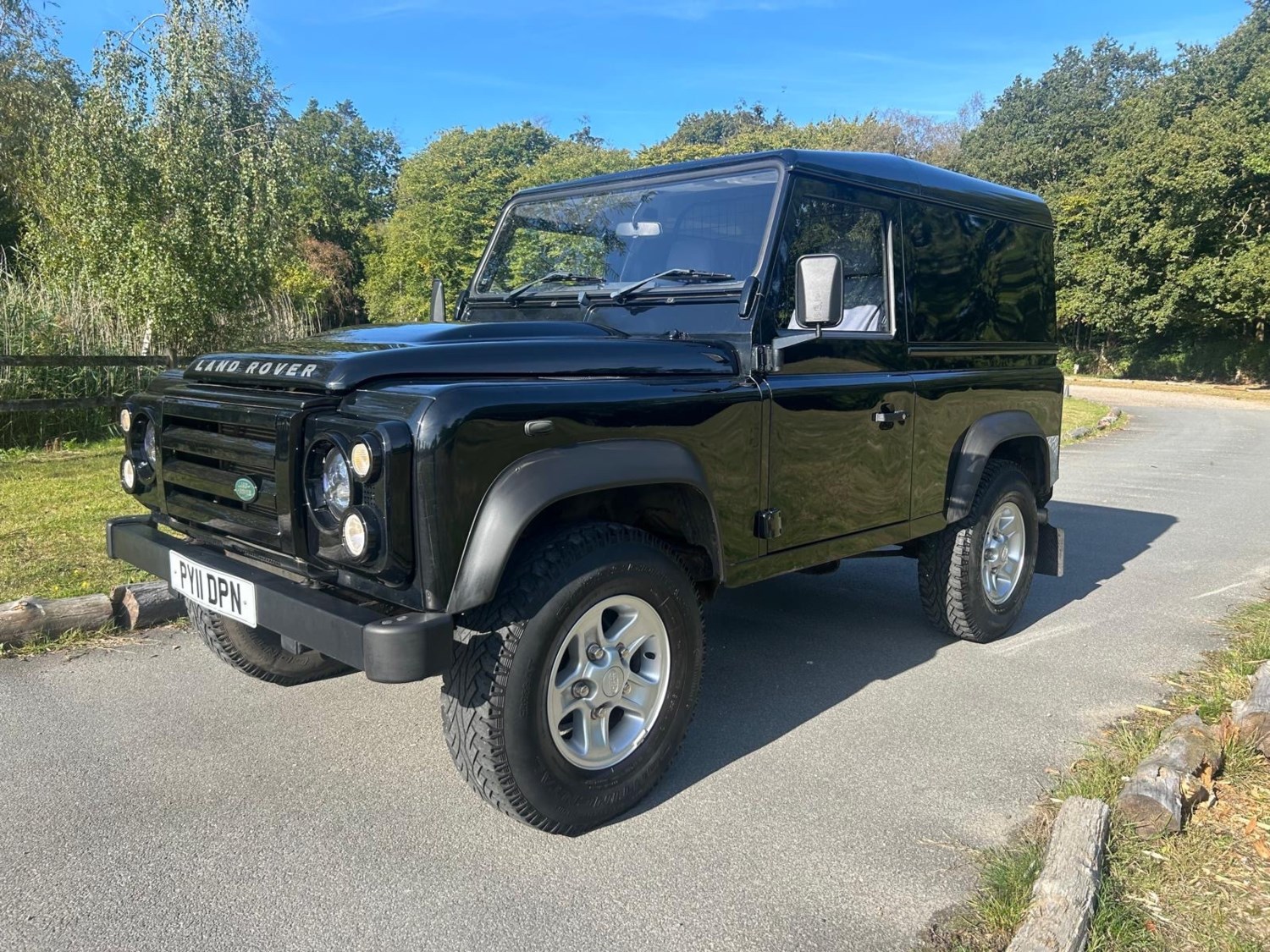 Land Rover Defender Listing Image