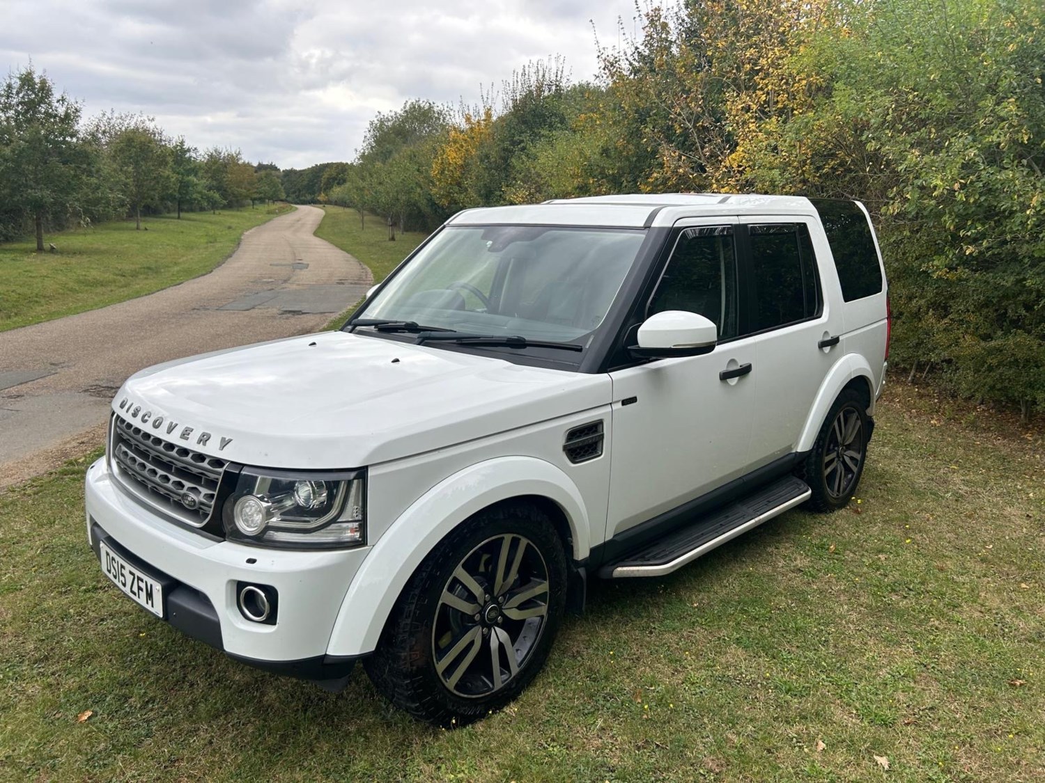 Land Rover Discovery Listing Image