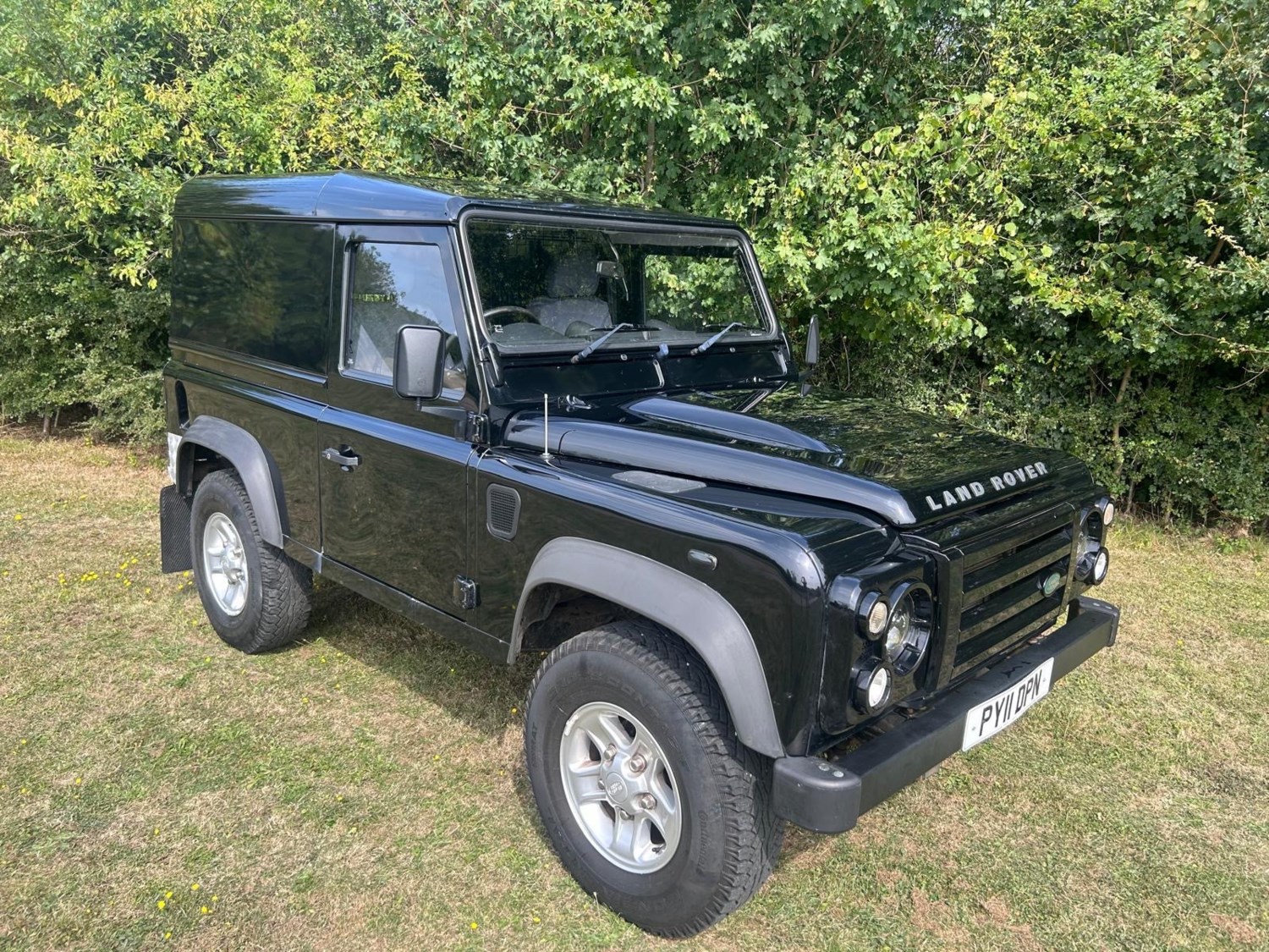 Land Rover Defender Listing Image