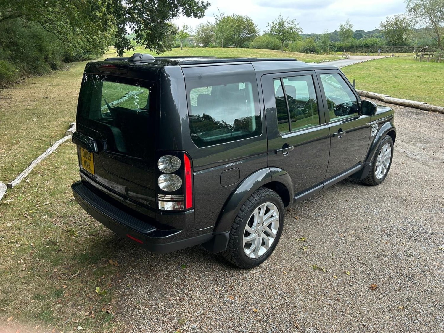 Land Rover Discovery Listing Image