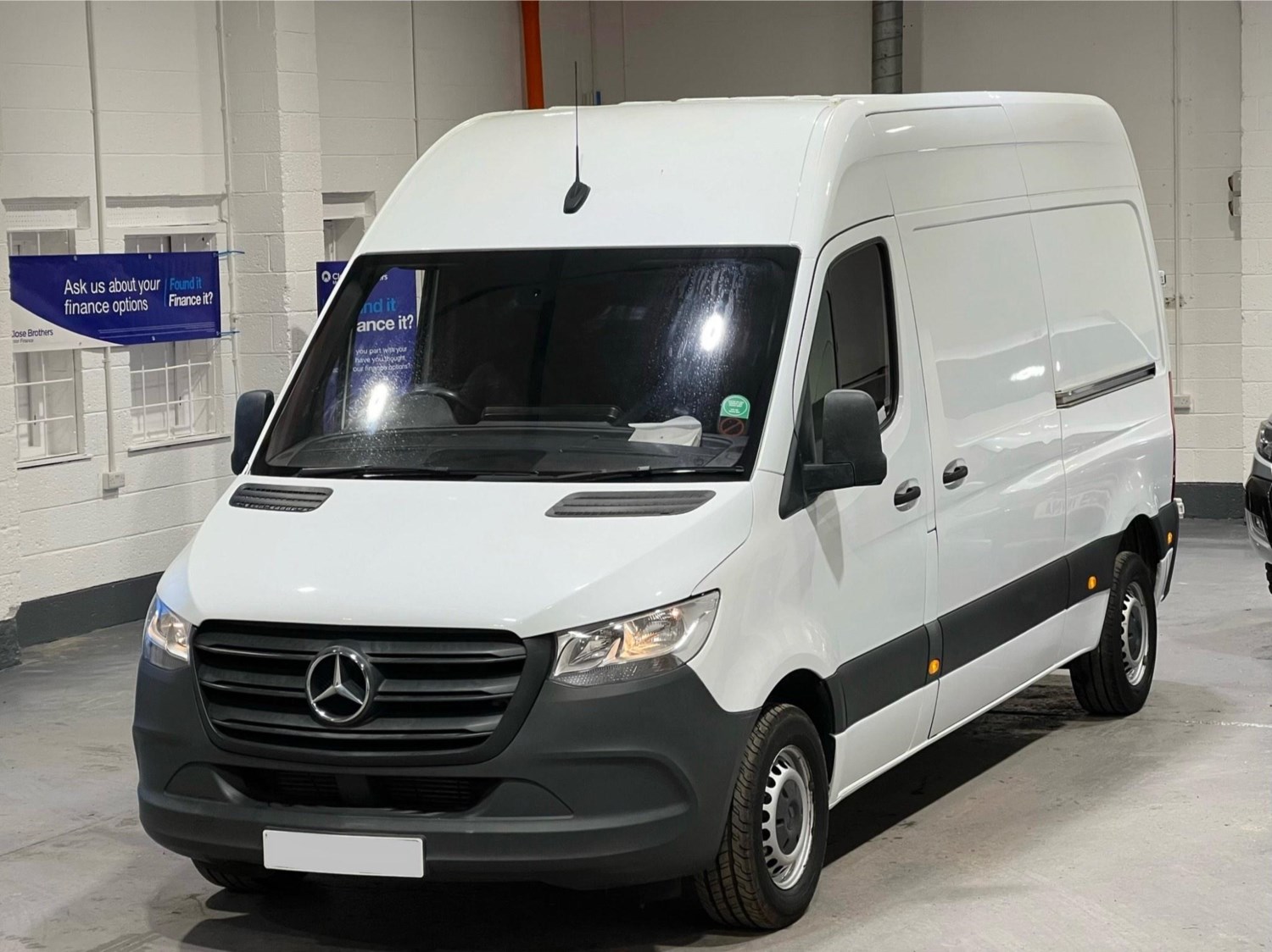 Mercedes-Benz Sprinter Listing Image