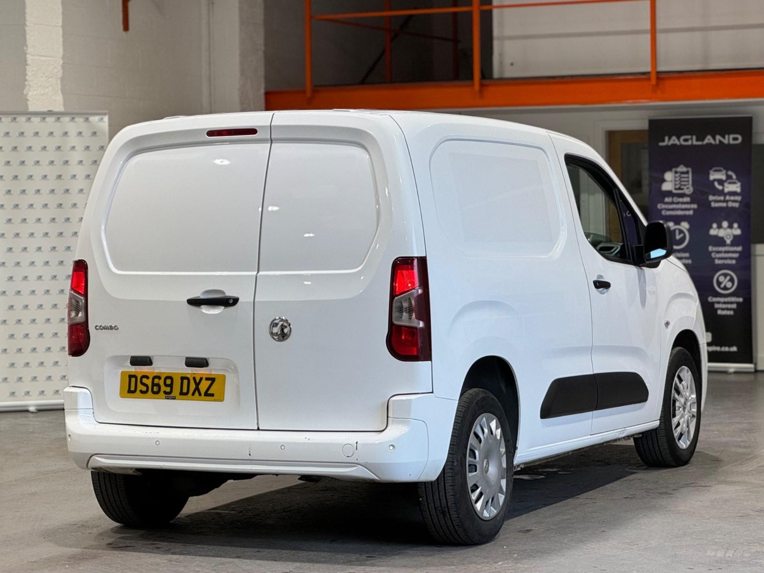 Vauxhall Combo Listing Image