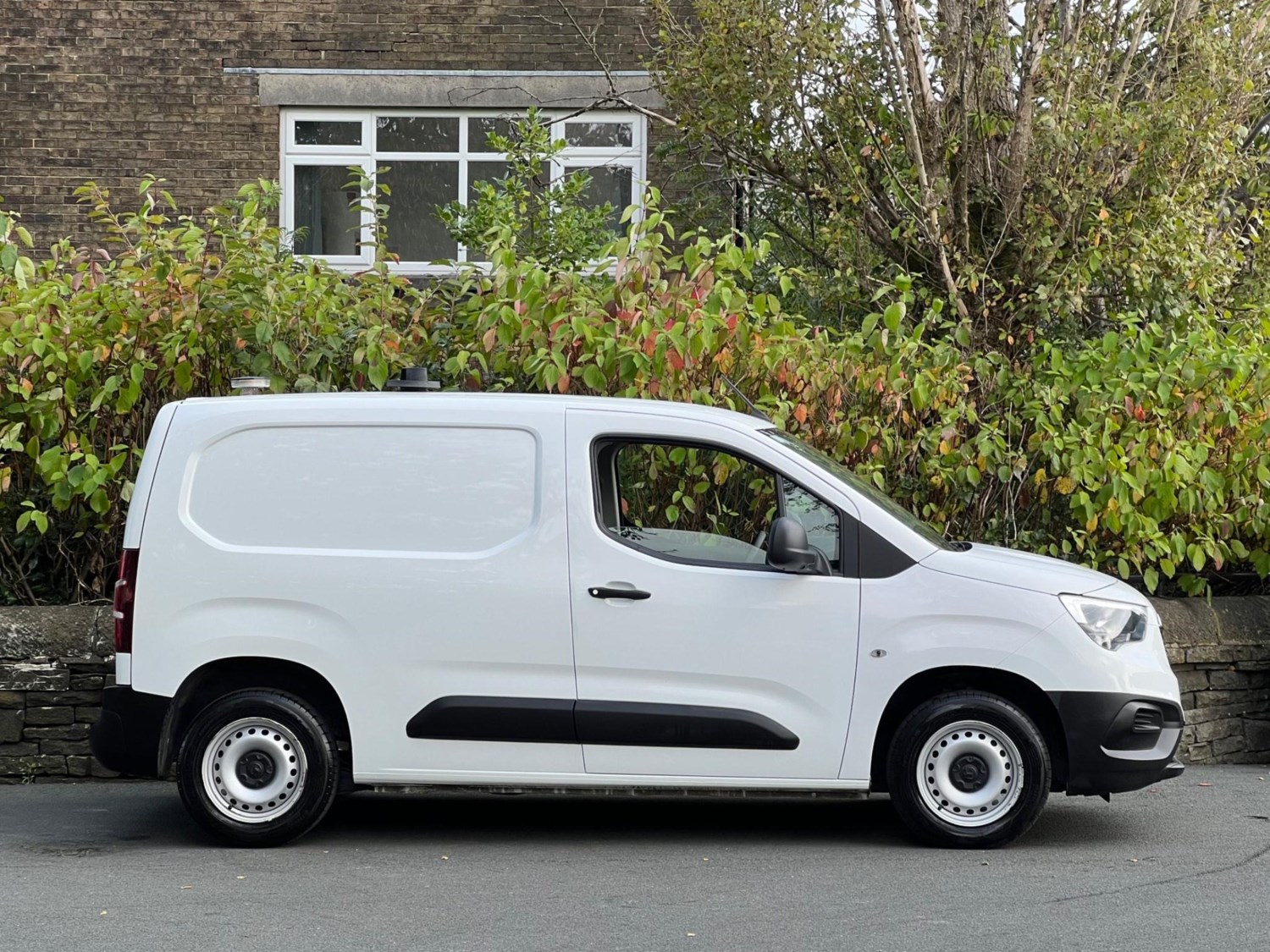 Vauxhall Combo Listing Image