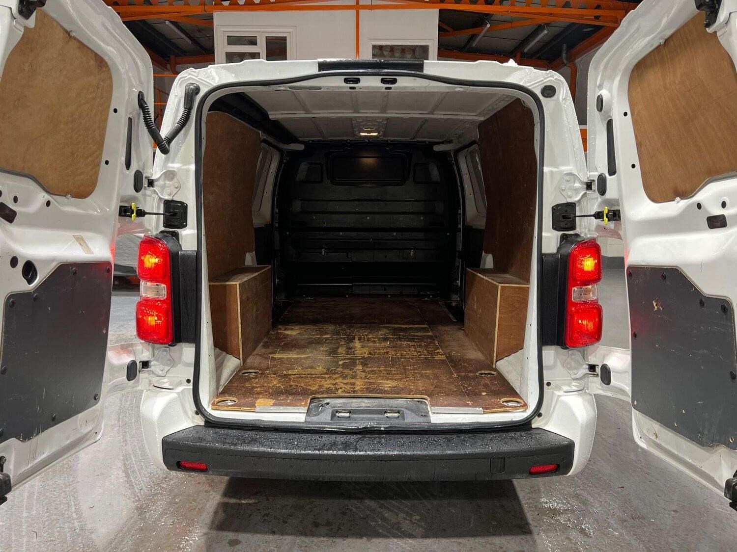 Vauxhall Vivaro Listing Image