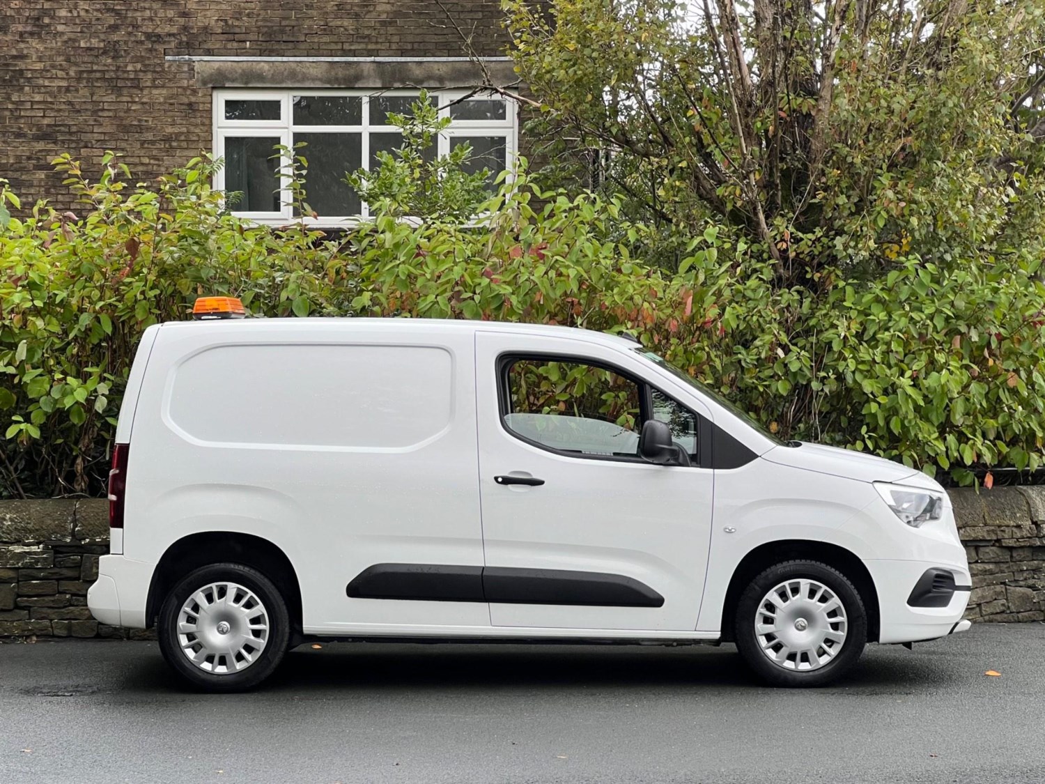 Vauxhall Combo Listing Image