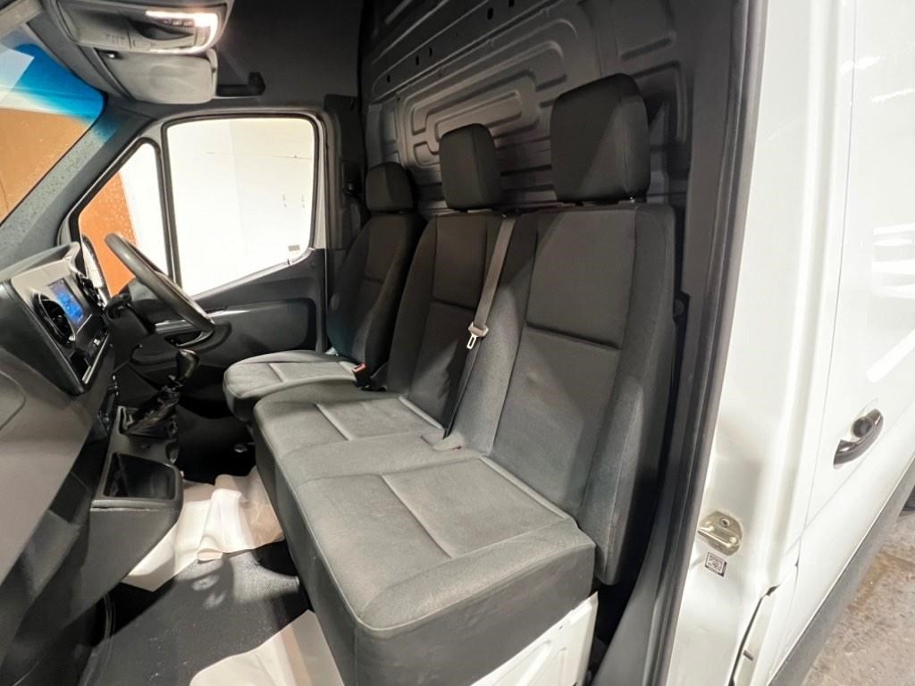 Mercedes-Benz Sprinter Listing Image