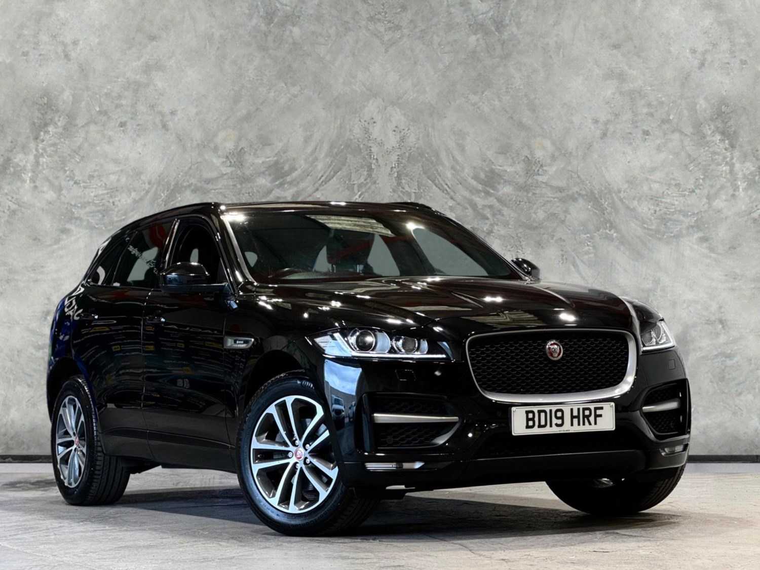 Jaguar F-PACE Listing Image