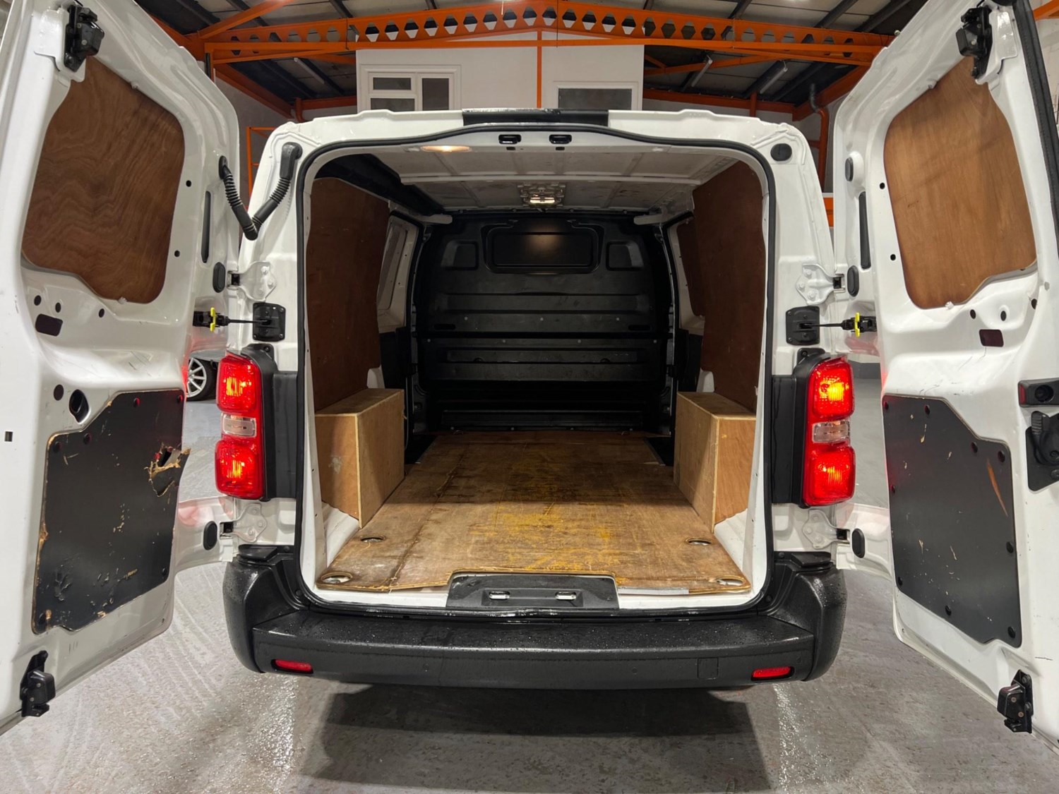 Vauxhall Vivaro Listing Image