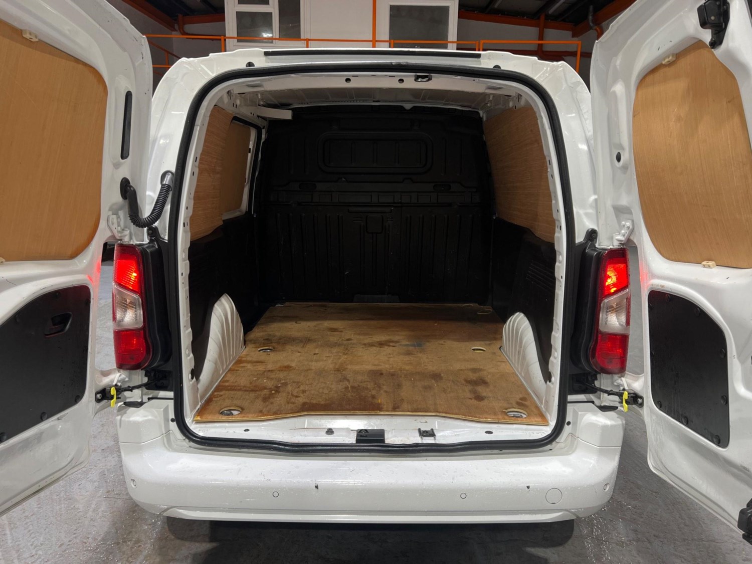 Vauxhall Combo Listing Image