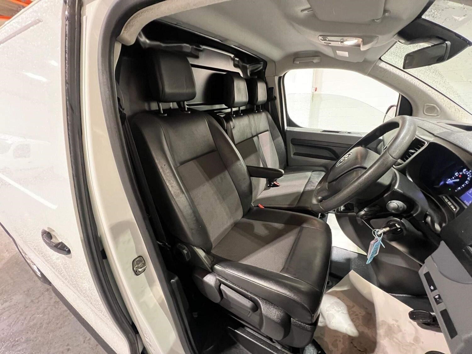 Vauxhall Vivaro Listing Image