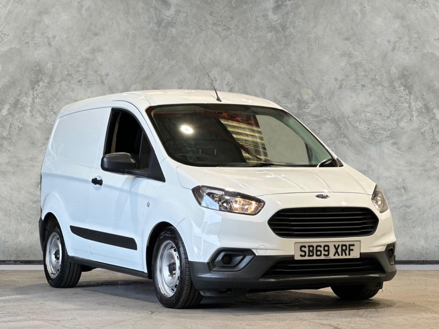 Ford Transit Courier Listing Image