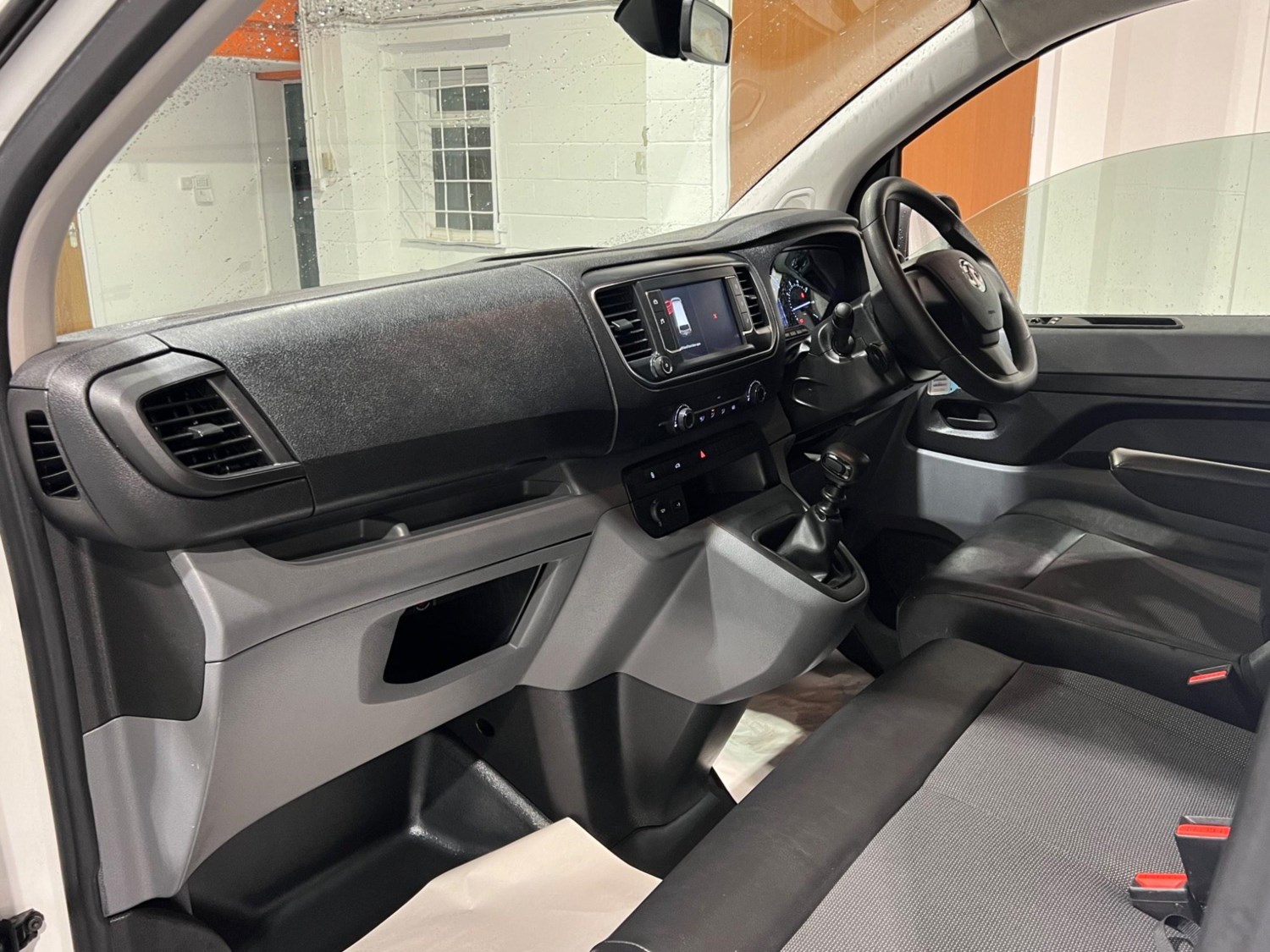 Vauxhall Vivaro Listing Image